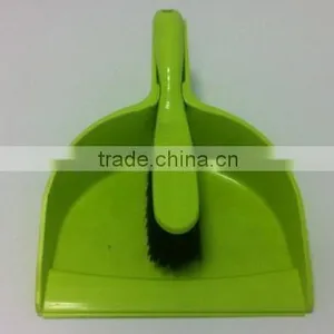 Mini Plastic Brush and Dustpan Set thumbnail-1