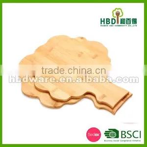 Mini Size Wooden Cauliflower Shaped Bread Cutting Board thumbnail-2