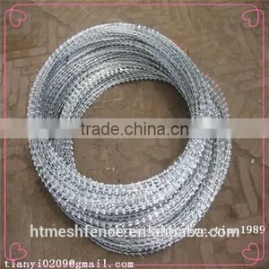 Hot Dipped Galvanized Military Grade Barb Wire Fence Razor Wire Cbt-60 Price Razor Barbed Wire thumbnail-5