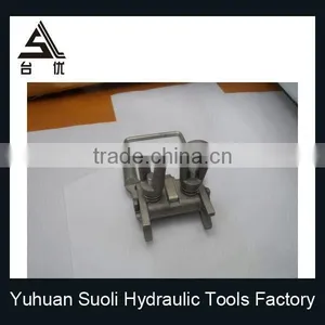 High Quality Malleable Iron Strain Clamps/Bolt Type Tension Clamp Hot Line Clamp thumbnail-1