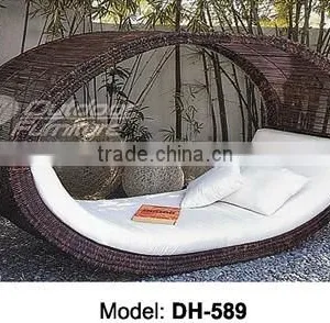 Rattan Outdoor Daybed With Canopy (DH-589) thumbnail-1