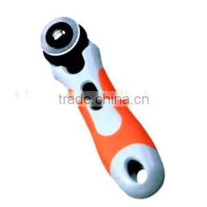RC-6 NEW ROTARY CUTTER WITH CUSHION GRIP 28mm thumbnail-1