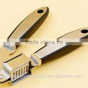 Hot Sale Kitchen Gadget Stainless Steel Garlic Crushes With PP Protective Handle thumbnail-1