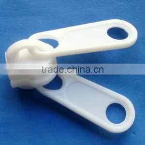 Two-sided Nylon Zipper Slider and Puller thumbnail-1