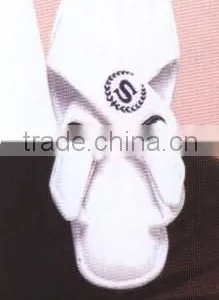 High Quality Fashion Disposable Hotel Slipper With Embroideried Logo thumbnail-1