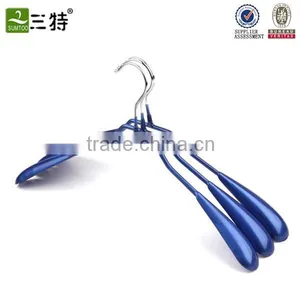 Wide Shoulder Outdoor Metal Hanger for Wet Clothes thumbnail-1