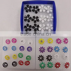 Delicate Floret Mixed Color Black and White Iron Spray Point Diamond Stud Earrings thumbnail-1