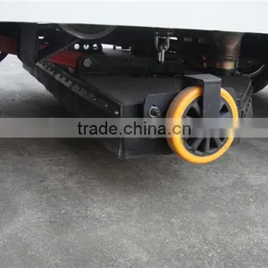 Dongfeng Small 4x2 Vacuum Road Sweeper Truck thumbnail-3