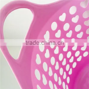 Heart Shape Hollow-out Laundry Basket thumbnail-4