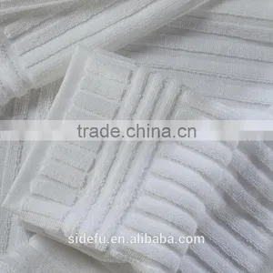 Wholesale High Quality Cotton White Terry Piano Key Jacquard Bath Towel thumbnail-1