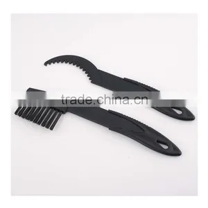 Bicycle Chain Cleaning Brush thumbnail-1
