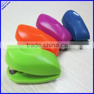 2015 Plastic 6.3cm Small Size Stapler With Staple Remover thumbnail-1