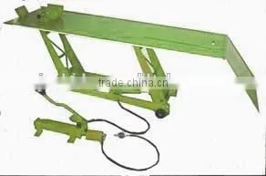 1000LB CE Approved Hydraulic/Pneumatci Motorcycle Lift Table thumbnail-2