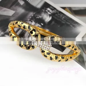 Enamel Metal Copper Magnetic Infinity Bracelet thumbnail-3