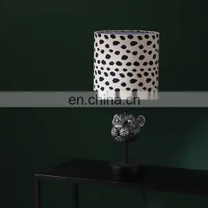 Elegant Nordic Style Luxury Silver Resin Craft Gifts Desk Light Bedroom Bedside Table Lamp thumbnail-4
