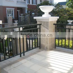 2012 Top-selling Modern Handmade Iron Fence for Garden thumbnail-1