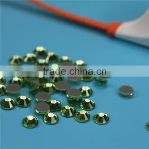 Top Quality Wholesale Peridot All Kinds of China Flatback Hotfix Glass Stone thumbnail-1