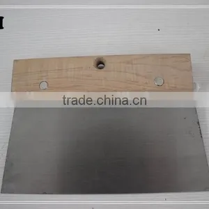 Carbon Steel Blade Scraper With Wooden Handle thumbnail-5