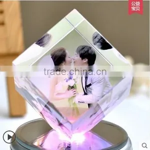 Fashion 3d Laser Crystal Cube With Engraved Photo For Wedding Favor thumbnail-1