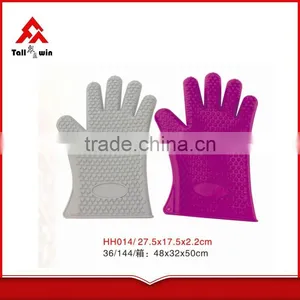 China Supplier LFGB Food Grade Heat Resistant Silicone Cooking Gloves thumbnail-1