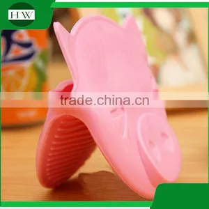 Kitchen Non-stick Cartoon Pig Silicone Bbq Baking Grill Heat Resistant Oven Finger Clip Glove Gloves thumbnail-5