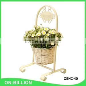 Cheap Vintage Wholesale Wicker White Flower Basket With Plastic Liner thumbnail-1