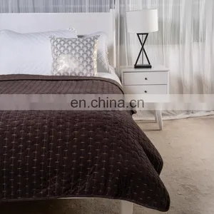 King Size Quilt Soft, Lightweight, Reversible and Hypoallergenic Bedding Wholesale thumbnail-2