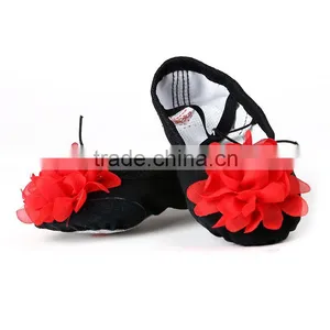 Wholesale Fashion Beautiful Dance Wear Black With Big Red Flower Shoes Baby Girls Ballet Dance Shoes thumbnail-5