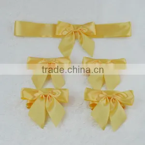 Pre Tied Polyester Satin Ribbon Bow With Wire Twist thumbnail-3