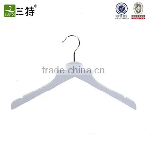 Wood White Shirt Hanger With Notches thumbnail-1