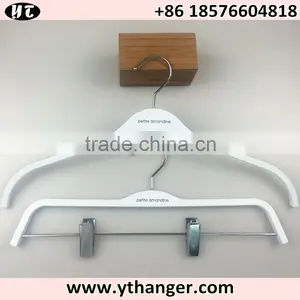 Hot Sale White Solid Plastic Shirt and Tee Display Hanger for Shop Quality Choice thumbnail-1
