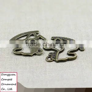 Wholesale Zinc Alloy Hollow Out Childhood Rocking Horse Pendant thumbnail-3