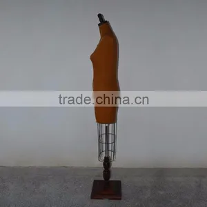 Dilapidated Upper Body Retro Woman Mannequin Display thumbnail-3