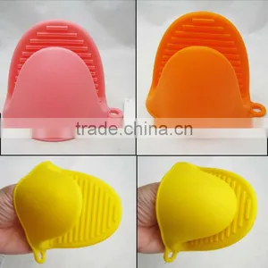 Kitchen Heat Resistant Silicone Glove and Mitt thumbnail-1