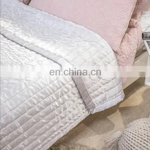 Home Fashion Design Lightweight Breathable Geometric Hypoallergenic Square Pattern Satin Stylish Microfiber Bedding Quilt Set thumbnail-2