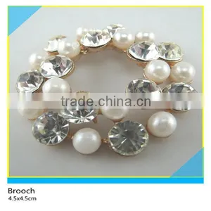 Sliver Plated Pearl Plum Blossom Design Brooch for Dress Decoration 3.5x4.5cm thumbnail-2