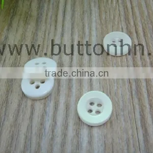 18L Yarrow Pearl 4-hole Resin White Shirt Button thumbnail-1