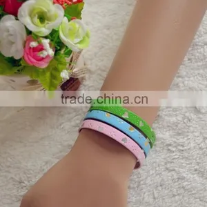Beautiful Hearts Pattern PU Leather Wristbands thumbnail-2