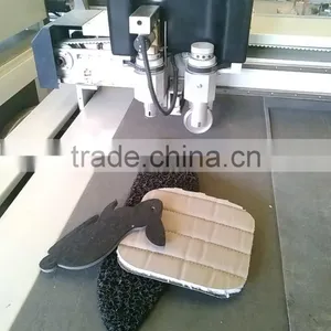 CNC Oscillating Knife Cutting Machine Flat Bed Leather Shoes Cutting Machine thumbnail-2