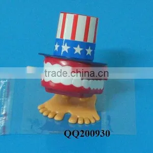 Plastic Wind-up Jumping Tooth thumbnail-1