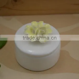 Hot Sale Porcelain Jewelery Box With Flower Shape Design thumbnail-4