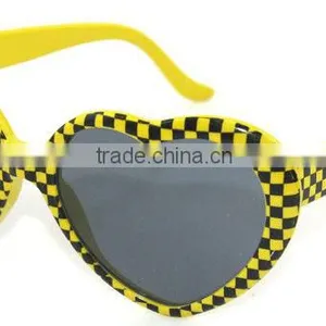 Checkered Heart Shape Sunglasses thumbnail-2