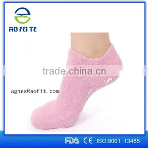 2016 Foot Spa Gel Moisturizing Socks, Exfoliating Foot Mask, Silicone Gel Socks thumbnail-1