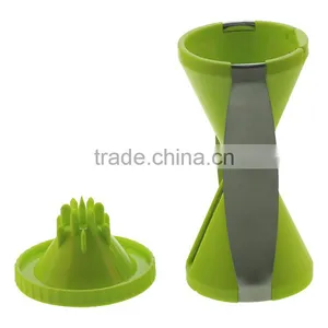 4-Blade Spiral Vegetable Slicer thumbnail-3