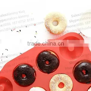 Hot Selling 12 Cup BPA Free Non-stick Silicone Muffin Pan Baking Pan thumbnail-2