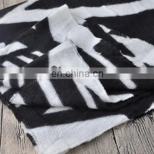 Wholesale Fall Scarf Winter Warm Scarf Cheap Black And White Shawl in Stock thumbnail-3