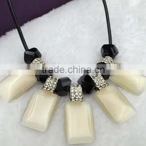 Manufacturers Wholesale High-grade Fashion Female Opal Necklace Short Leather Chain Necklace thumbnail-3