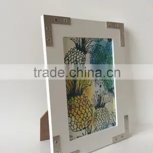 2016 New Style Wooden Photo Frame With Metal Corners for Decorative thumbnail-2
