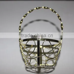Small Metal Wire Storage Basket With Handle thumbnail-2