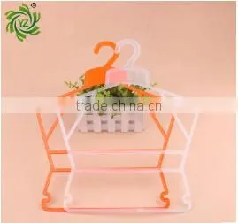 Yiwu Wholesale Body Shape Dispaly Plastic Clothes and Pants Hangers for Kids thumbnail-1